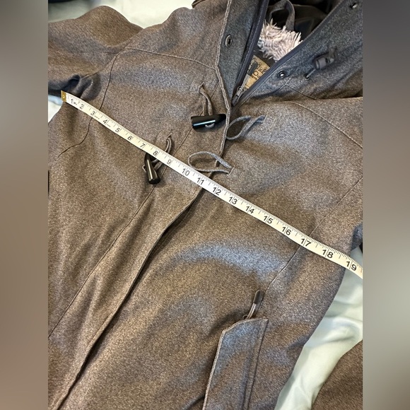 Cabela’s  Women’s Sherpa Lined Grey Hooded Parka. Full Zip. Horn Toggle. - Picture 6 of 14